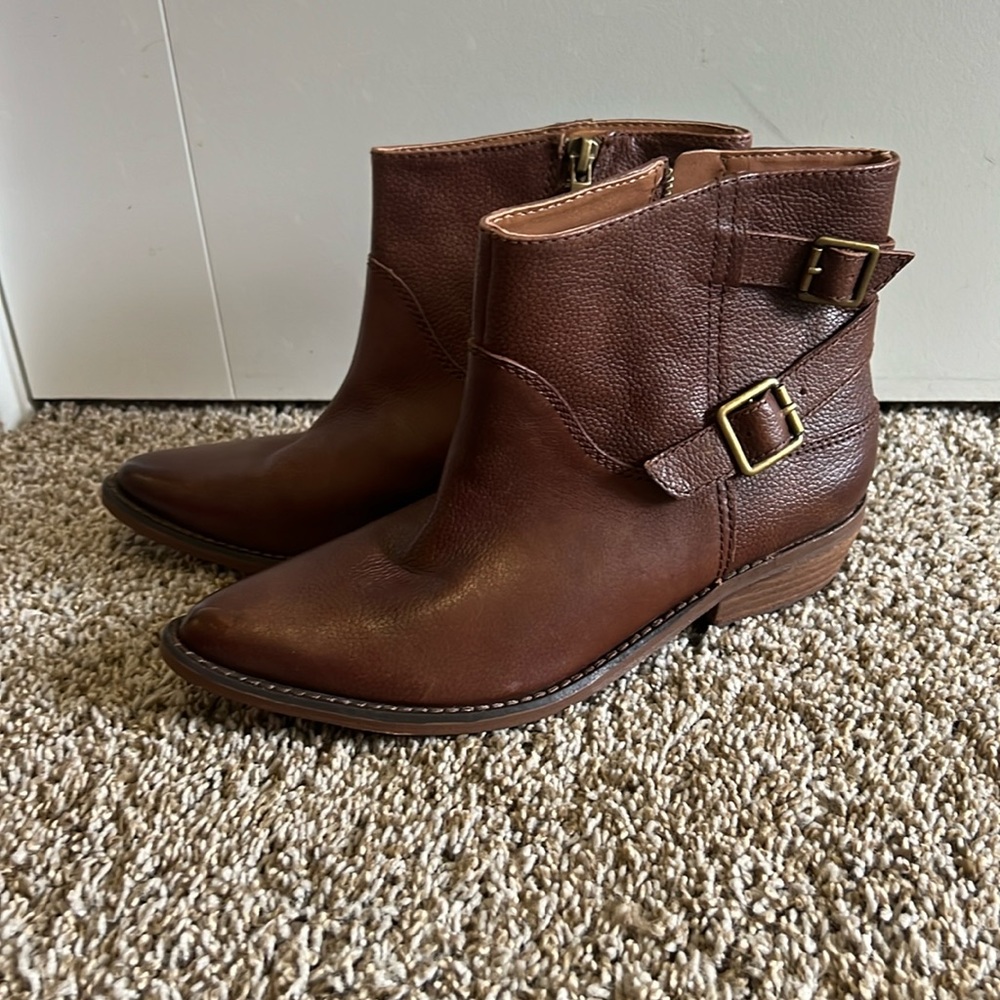 Lucky Brand Leather ankle boots. Size 6.5